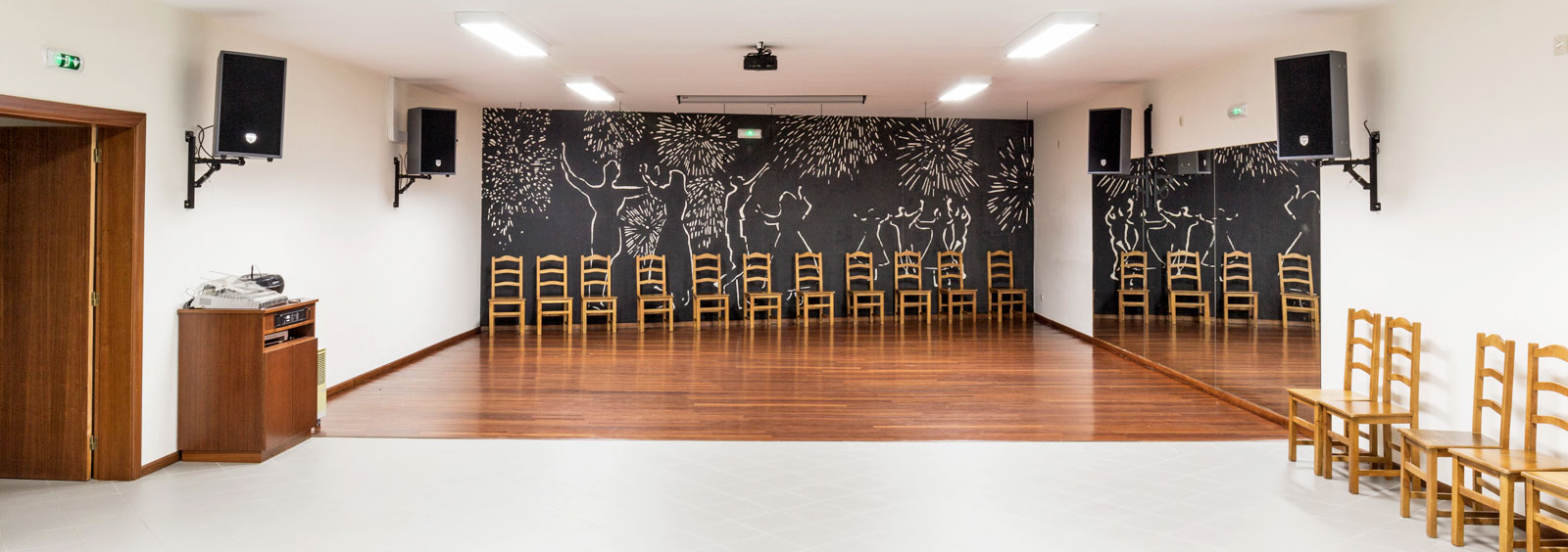 salão ensaios grupo de danças cantares perre